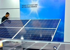 Operating and maintaining large-scale pv power plants  
